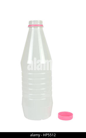 Ouvert blanc bouteille plastique lait ou boisson laiteuse avec son couvercle rose à côté, isolated on white Banque D'Images