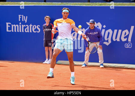 Barcelone - APR 22 : Rafa Nadal (joueur de tennis) joue à l'ATP Open de Barcelone Banc Sabadell Conde de Godo Tournament le 22 avril 2015 à Bar Banque D'Images