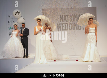 Londres, Royaume-Uni. 16Th Jun 2017. Le défilé Revlon au National Wedding show montré la dernière en mariée de la mariée, mère de la mariée et demoiselles d'usure. Le Défilé rassemble une collection de produits de Mariage Show National entreprises exposantes Crédit : Paul Quezada-Neiman/Alamy Live News Banque D'Images