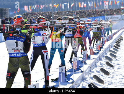 Hochfilzen, en Autriche. Feb 19, 2017. Benedikt Doll pour l'Allemagne en action pendant les 15 km départ groupé au Championnat du Monde de biathlon à Hochfilzen, en Autriche, le 19 février 2017. Photo : Martin Schutt/dpa-Zentralbild/dpa/Alamy Live News Banque D'Images