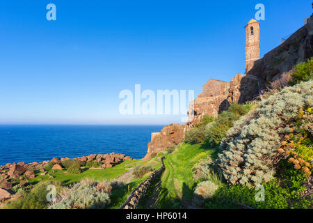 La cathédrale de Sant'Antonio Abate surplombent la mer, Castelsardo, Sassari, golfe de l'Asinara , Sardaigne, Italie Banque D'Images