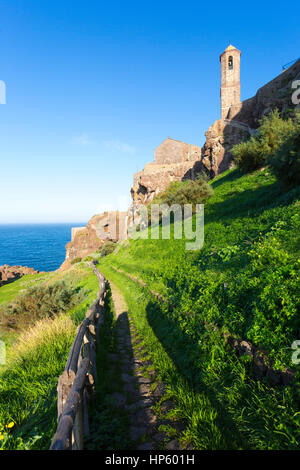 La cathédrale de Sant'Antonio Abate surplombent la mer, Castelsardo, Sassari, golfe de l'Asinara , Sardaigne, Italie Banque D'Images