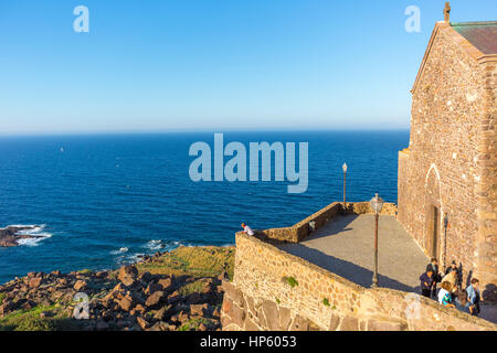 L'ancienne cathédrale de Sant'Antonio Abate surplombent la mer, Castelsardo, Sassari, golfe de l'Asinara , Sardaigne, Italie Banque D'Images