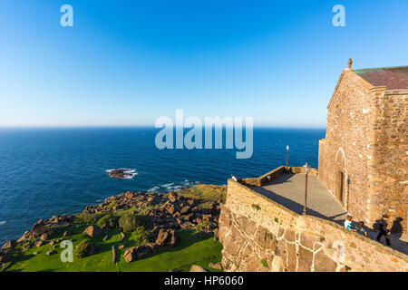 L'ancienne cathédrale de Sant'Antonio Abate surplombent la mer, Castelsardo, Sassari, golfe de l'Asinara , Sardaigne, Italie Banque D'Images