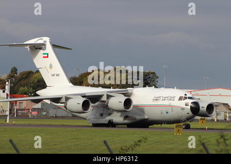 Le KAF342, un C-17A Globemaster III exploité par le Koweït, l'Armée de l'air à l'Aéroport International de Prestwick en Ayrshire. Banque D'Images