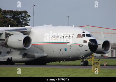 Le KAF342, un C-17A Globemaster III exploité par le Koweït, l'Armée de l'air à l'Aéroport International de Prestwick en Ayrshire. Banque D'Images