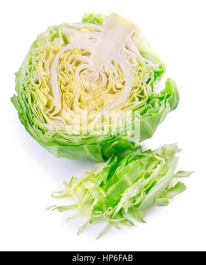 Tranches de chou vert isolé sur blanc.Couper le chou vert isolé sur blanc. La moitié des légumes chou vert isolé Banque D'Images