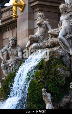 Font de la Cascada, fontaine avec cascade et une fontaine d'eau, Parc de la Ciutadella, Barcelone, Espagne, ​​Catalonia. Banque D'Images