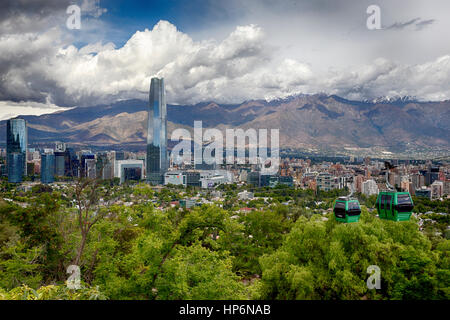 La ville de Santiago et Los Cordillère des Andes Parc Naturel de San Carlos de Apoquindo hills Banque D'Images