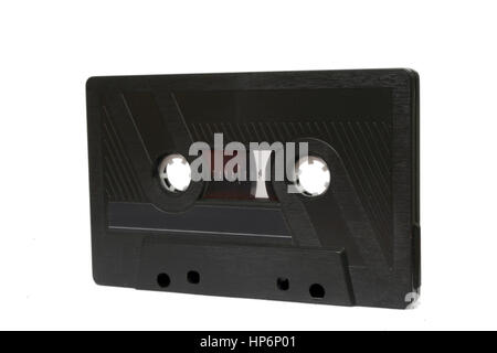 Vieille compact cassette audio sur fond blanc Banque D'Images