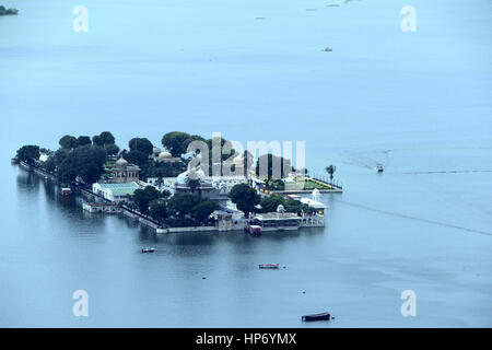 Vue panoramique de Fateh Sagar Lake, Udaipur de bâtiments construit en 1678 par Maharana Jai Singh. Fateh Sagar Lake a obtenu son nom d'Maharana Fateh Singh. Banque D'Images