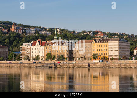 Maisons sur le remblai du Danube à Buda. Budapest. Hongrie Banque D'Images