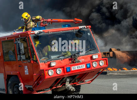 La Marine royale Crash/exercice incendie Aéroport Predannack Banque D'Images