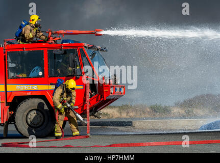 La Marine royale Crash/exercice incendie Aéroport Predannack Banque D'Images