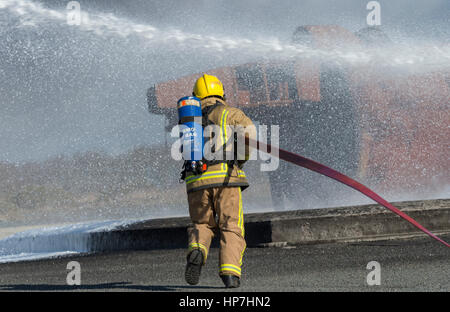 La Marine royale Crash/exercice incendie Aéroport Predannack Banque D'Images