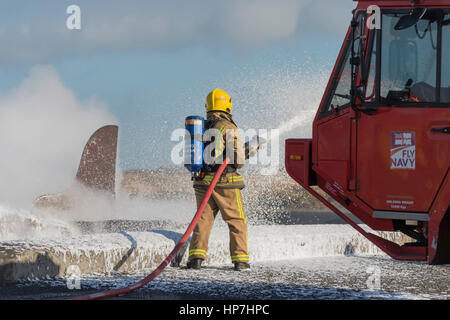 La Marine royale Crash/exercice incendie Aéroport Predannack Banque D'Images