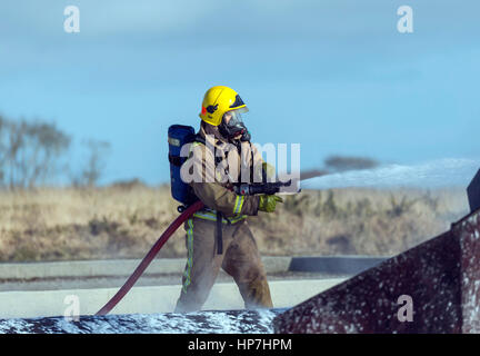 La Marine royale Crash/exercice incendie Aéroport Predannack Banque D'Images