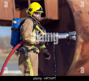 La Marine royale Crash/exercice incendie Aéroport Predannack Banque D'Images