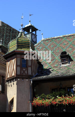 Détai sur la toiture en tuiles vernissées de l'Ancienne Douane ou ' Koïfhus '. Colmar. F 68 Banque D'Images