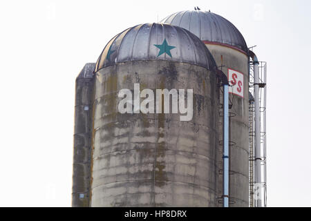 Les silos à grains sur une zone rurale, Perry Comté Pennsylvania farm, USA Banque D'Images