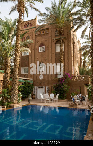 Zagora, Maroc. Hôtel Riad Dar Soufian Piscine. Banque D'Images