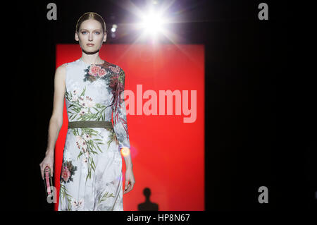 Madrid, Espagne. 16Th Jun 2017. Modèle à l'Hannibal Laguna Fashion Show lors de la Mercedes-Benz Fashion Week Automne/Hiver 2017 de Madrid. Madrid, 18.02.2017 | Conditions de crédit dans le monde entier : dpa/Alamy Live News Banque D'Images