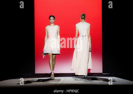 Madrid, Espagne. 16Th Jun 2017. Modèle à l'Hannibal Laguna Fashion Show lors de la Mercedes-Benz Fashion Week Automne/Hiver 2017 de Madrid. Madrid, 18.02.2017 | Conditions de crédit dans le monde entier : dpa/Alamy Live News Banque D'Images