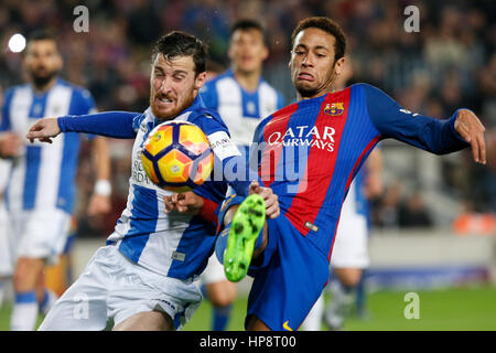 Barcelone, Espagne. Feb 19, 2017. Neymar de Barcelone (R) le dispute à Leganes' Tito pendant la première division espagnole match de football au Camp Nou à Barcelone, Espagne, le 19 février, 2017. Barcelone a gagné 2-1. Credit : Pau Barrena/Xinhua/Alamy Live News Banque D'Images