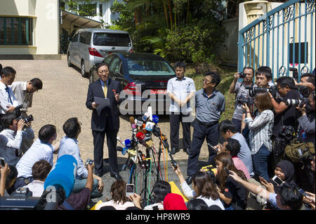 Kuala Lumpur, Malaisie. Feb 20, 2017. L'ambassadeur de la Corée du nord de la Malaisie, Kang Chol répond aux médias le 20 février 2017 à l'ambassade de la Corée du Nord à Kuala Lumpur, Malaisie. Crédit : Chris Jung/ZUMA/Alamy Fil Live News Banque D'Images