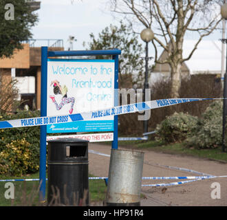 Brentwood, Essex, 20 février 2017 partie de la Brentwood centre demeure fermée alors que la police et des enquêtes judiciaires se poursuivent au centre Brentwood suite à de prétendues "gangland" le tir. Crédit : Ian Davidson/Alamy Live News Banque D'Images