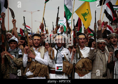 17 janvier 2017 - La lutte contre les combattants rebelles Houthi à Sana'a contre les forces de la coalition Crédit : Maad Ali/ImagesLive/ZUMA/Alamy Fil Live News Banque D'Images