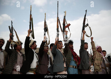 17 janvier 2017 - La lutte contre les combattants rebelles Houthi à Sana'a contre les forces de la coalition Crédit : Maad Ali/ImagesLive/ZUMA/Alamy Fil Live News Banque D'Images