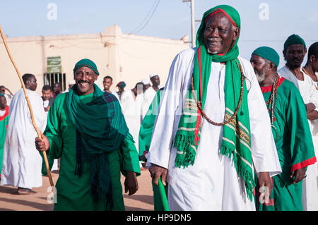 Soudan, OMDOURMAN : chaque vendredi les soufis d'Omdurman, l'autre moitié de la capitale du nord du Soudan, Khartoum, se rassemblent pour leur 'dhikr' - chant et Dancers Banque D'Images