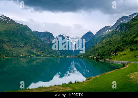 Oldevatnet fjord, la Norvège. Banque D'Images