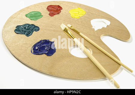 Malerpalette mit Farben und pinsel Banque D'Images