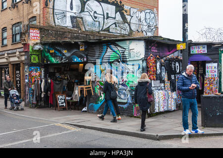 Un magasin à l'aspect de RamManille à Brick Lane, est de Londres, vendant des vêtements et de la seconde main bric-a-brac. Banque D'Images