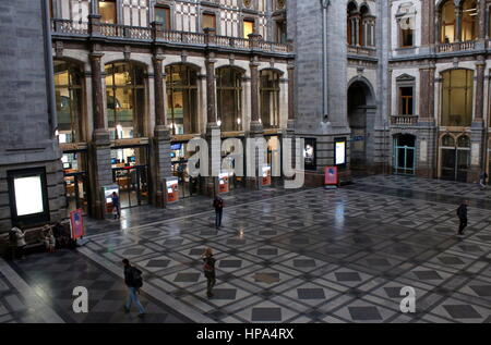 Grande salle centrale du début du xxe siècle, la gare centrale d'Anvers, Anvers, Belgique Banque D'Images