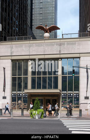 Entrée de l'Avenue Lexington à Grand Central Railway Station New York vue extérieure de la façade en pierre gris gris porte entrée portes d'entrée et de gr Banque D'Images