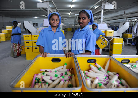 L'INDE Kolkata , commerce équitable , unités textiles MLR Spinning factory/ indien du Tamil Nadu, Chennai, fairtrade Textilbetriebe , Spinnerei MLR produziert Garne fuer assise Vêtements Banque D'Images