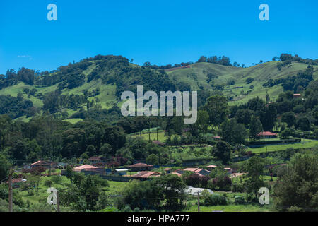 Dans la banlieue de Camanducaia, Minas Gerais, Brésil, Amérique du Sud Banque D'Images