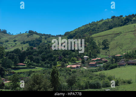 Dans la banlieue de Camanducaia, Minas Gerais, Brésil, Amérique du Sud Banque D'Images