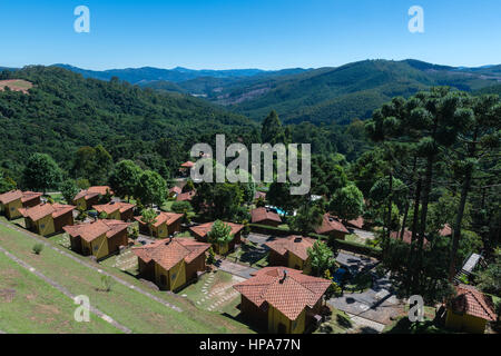 Village de vacances dans les montagnes de Serra da Mantiqueira près de Camanducaia, Minas Gerais, Brésil, Amérique du Sud Banque D'Images