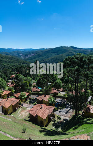 Village de vacances dans les montagnes de Serra da Mantiqueira près de Camanducaia, Minas Gerais, Brésil, Amérique du Sud Banque D'Images