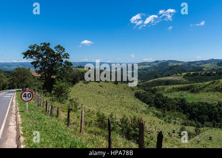 Serra da Mantiqeuira, landcape montagneux entre Monte Verde et de Camanducaia, Minas Gerais, Brésil, Amérique du Sud Banque D'Images