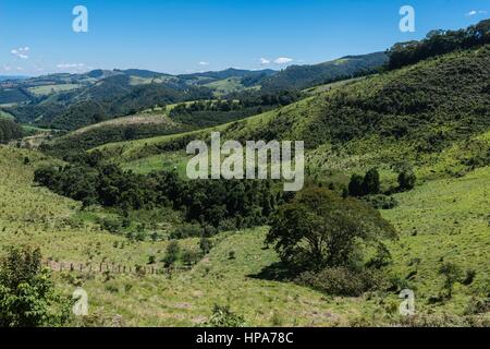 Serra da Mantiqeuira, landcape montagneux entre Monte Verde et de Camanducaia, Minas Gerais, Brésil, Amérique du Sud Banque D'Images