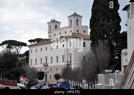 ROME, ITALIE - 17 mars 2016 : La Villa Medici Situé dans des jardins Borghese près de l'église de la Trinité-des-Monts est l'une des attractions touristiques de Banque D'Images