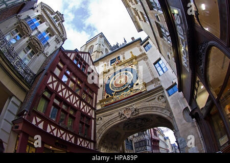 La Grande Horloge de Rouen entouré par la moitié des maisons de bois, Normandie, France Banque D'Images