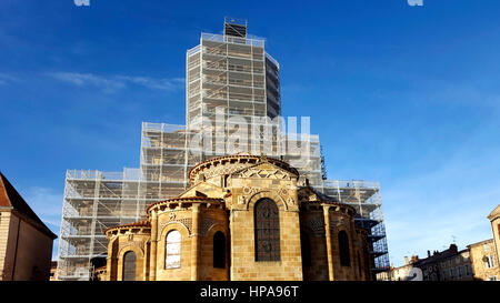 Issoire. Restauration d'une Abbatial Saint Austremoine, église romane d'Auvergne. Puy de Dôme. France Banque D'Images