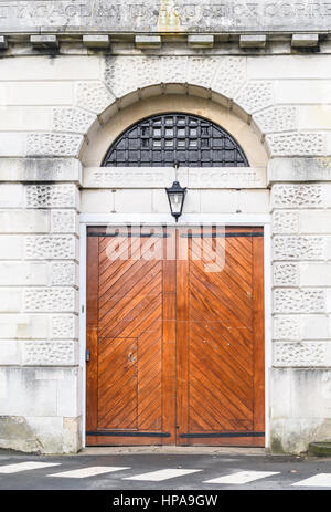 Entrée de l'ancienne prison, aujourd'hui partie de la Christ Church university, Canterbury, Angleterre. Banque D'Images