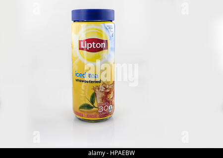 Un pot de thé glacé Lipton instantané non sucré granules. Découpe d'espace copie,USA. Banque D'Images